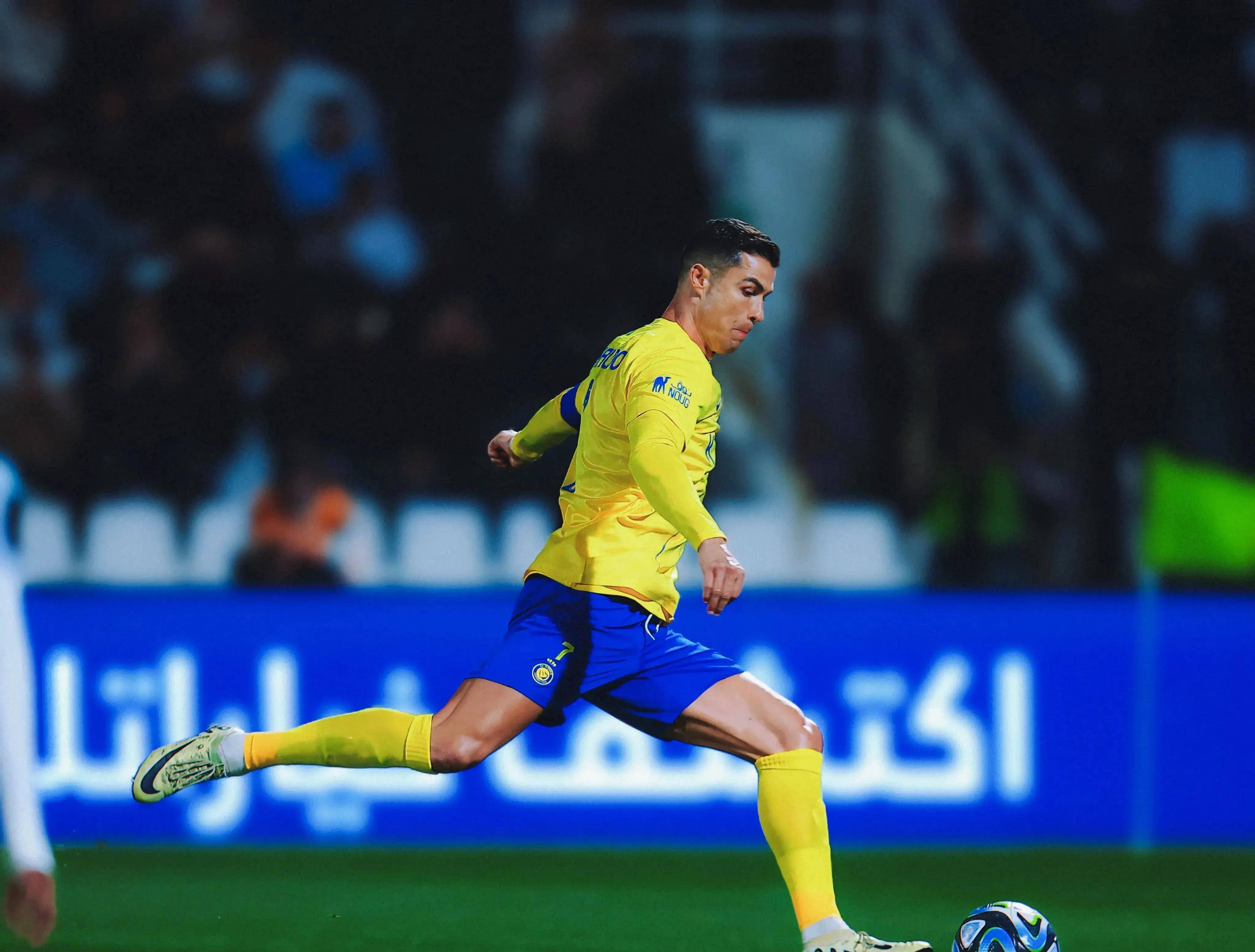 关于C罗在皇家马德里比赛中持续失利，领先优势明显引发热议！的信息